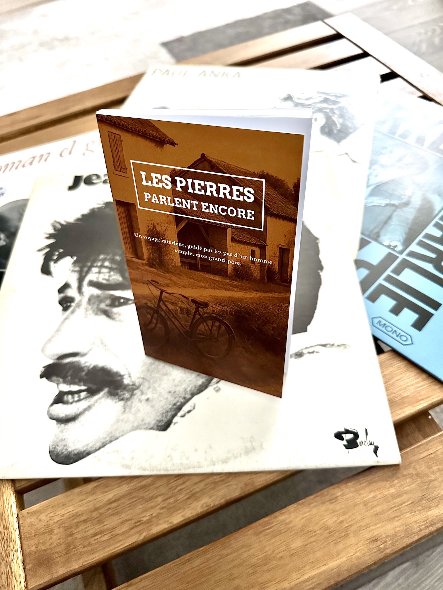 Livre sur une table